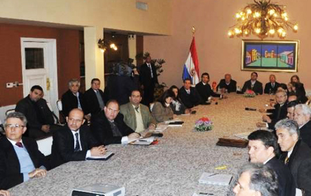 Paraguayan officials negotiating with Rio Tinto on July 17. Photo: ABC Color