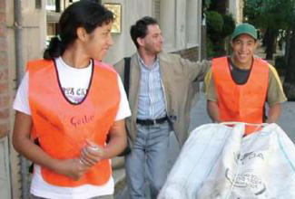 Workers from El Ceibo Cooperative collecting recyclables and promoting source separation. (photo: Cooperativa El Ceibo)