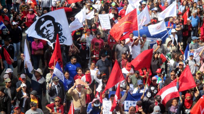 Thousands of Hondurans took to the streets of Tegucigalpa on December 10 to protest electoral fraud and US interference. Photo by Sandra Cuffe