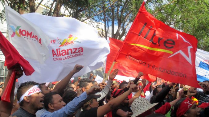 Opposition alliance supporters sing the national anthem outside the US Embassy in Tegucigalpa at the end of a December 10 march against electoral fraud. Photo by Sandra Cuffe