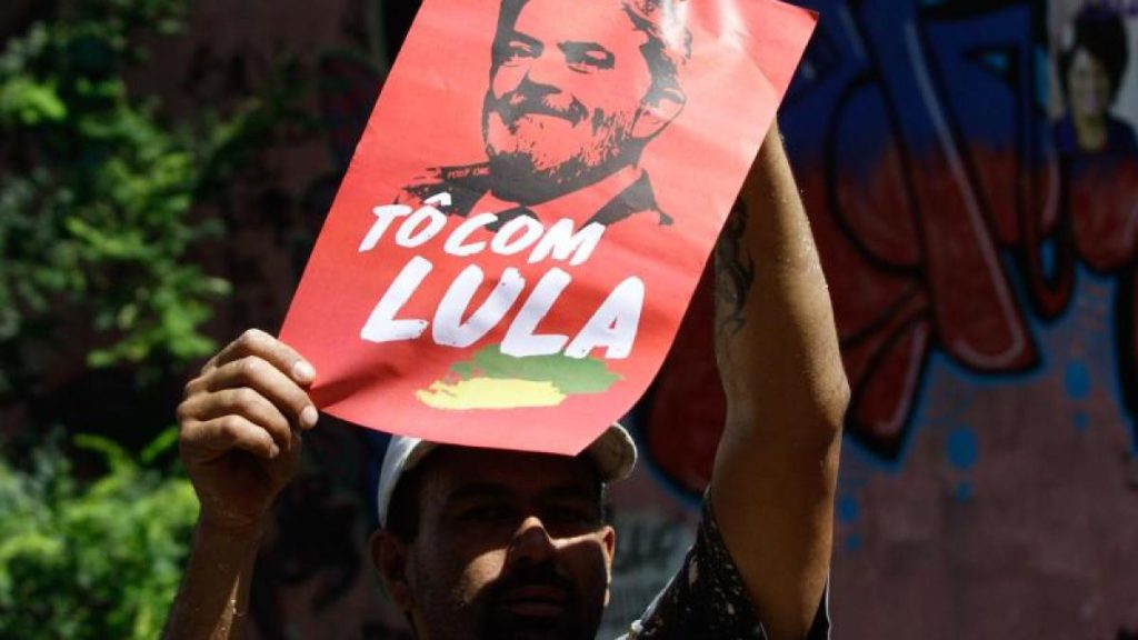 "Support for Lula", says the poster of a protester at a rally in Sao Paulo against the arrest of the former Brazilian president. Photo: Fabio Vieira