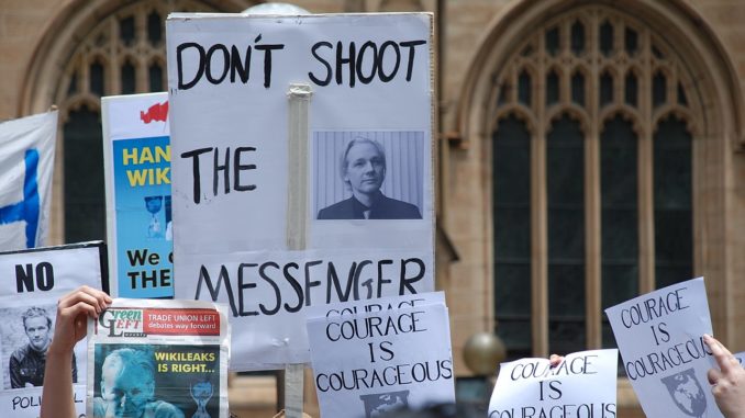 A demonstration in front of Sydney Town Hall in support of Julian Assange, held on December 10, 2010 / Wikipedia/Elekhh