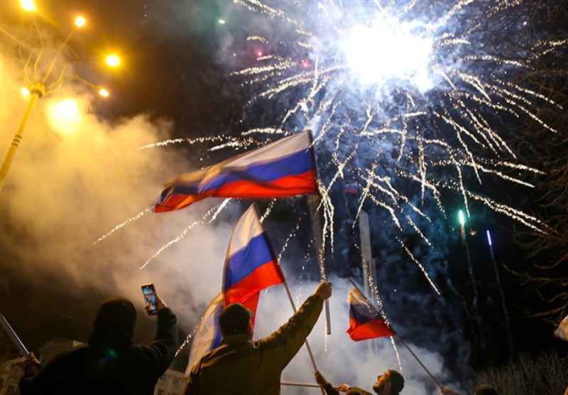 Residents of the self-proclaimed Donetsk People's Republic set off fireworks on February 21 after Russia recognized the independence of the breakaway republic as well as that of the Lugansk People's Republic / credit: Tasnim News