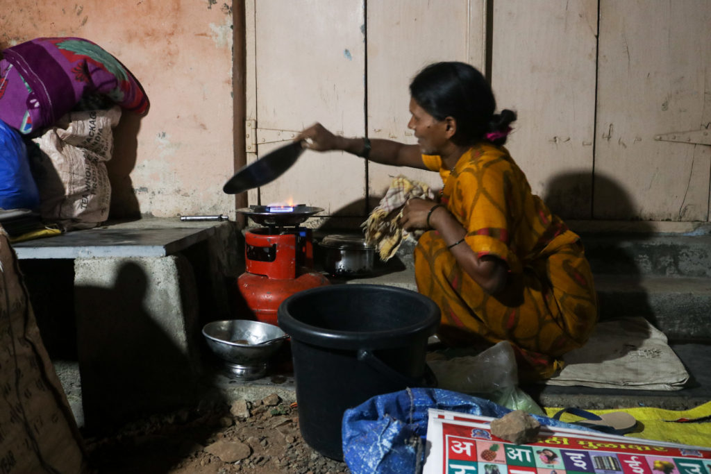 During these two- to three-day fairs, sellers sleep and cook on the roadside. Kamalaxmi Bahurupi said, “I’ve spent my entire life cooking food on roadsides. I don’t know how long we will live like this.” / credit: Sanket Jain