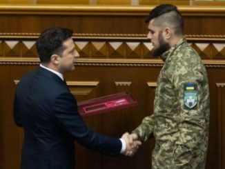 Zelensky awarded Right Sector commander Dmytro Kotsyubaylo the “Hero of Ukraine” commendation in December / credit:
