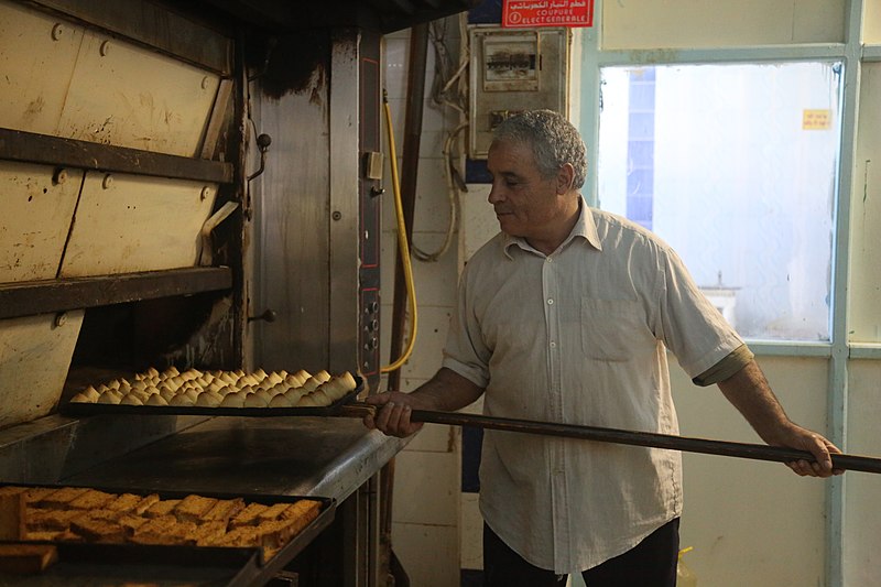 Traditional bakery, fresh bread from the bakery in Hergla, Tunisia / credit: Faiza Affes / Wikipedia