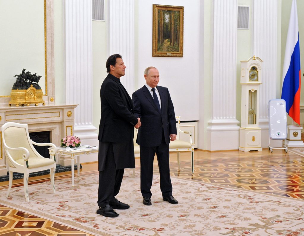 Ousted Pakistani Prime Minister Imran Khan with Russian President Vladimir Putin / credit: Twitter / Kremlin