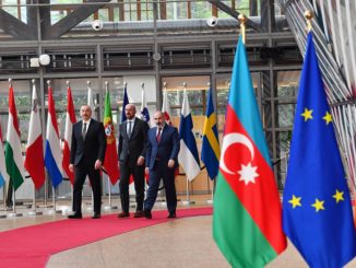 The leaders of Armenia, Nikol Pashinyan (right), and Azerbaijan, Ilham Aliyev (left), meet with EU President Charles Michel (center) in Brussels on May 22 / credit: president.az