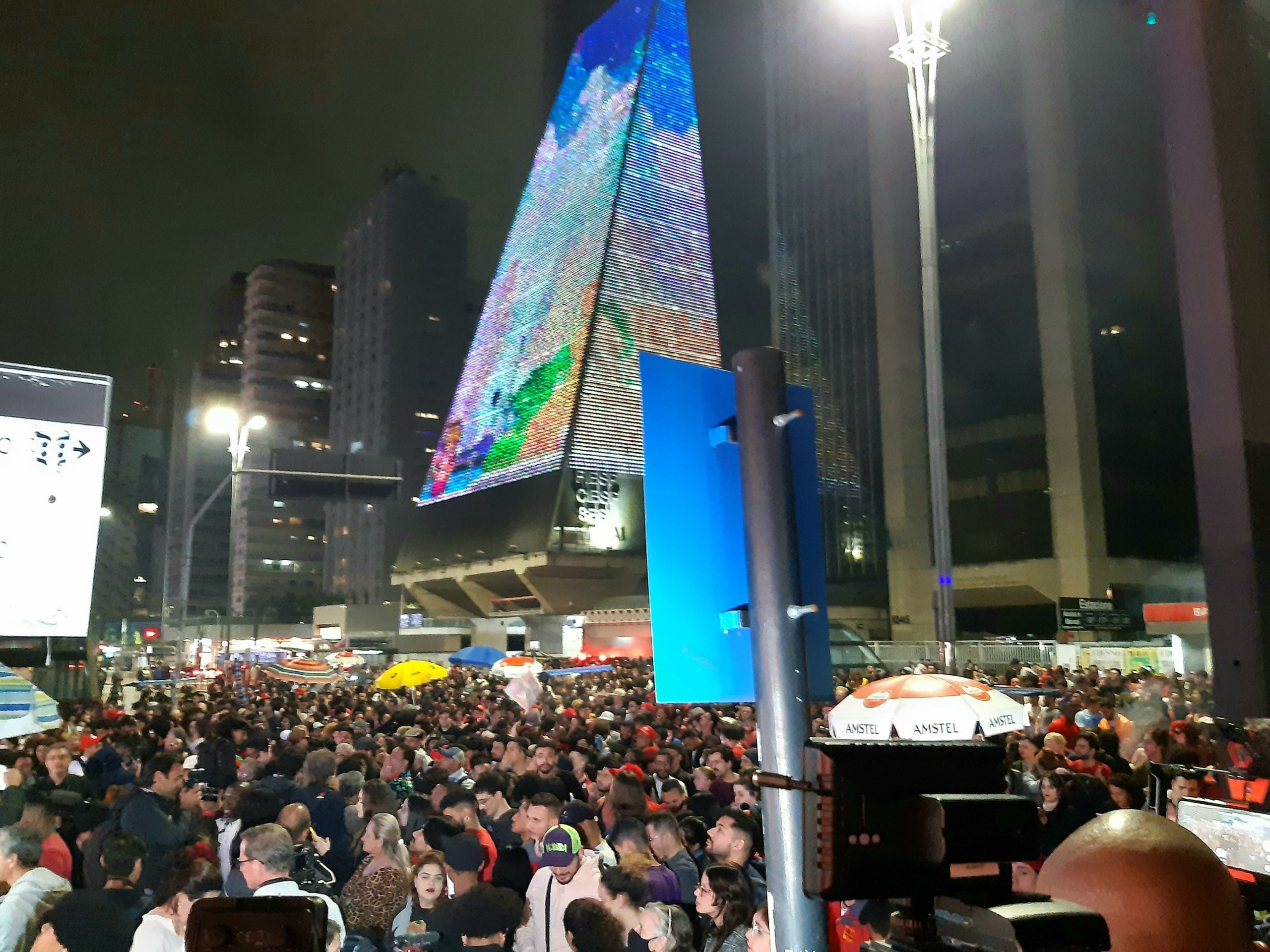 The crowd in front of the CNN Brasil headquarters shortly after Workers' Party presidential candidate Luiz Inácio "Lula" da Silva took the lead / credit: Richard Matoušek