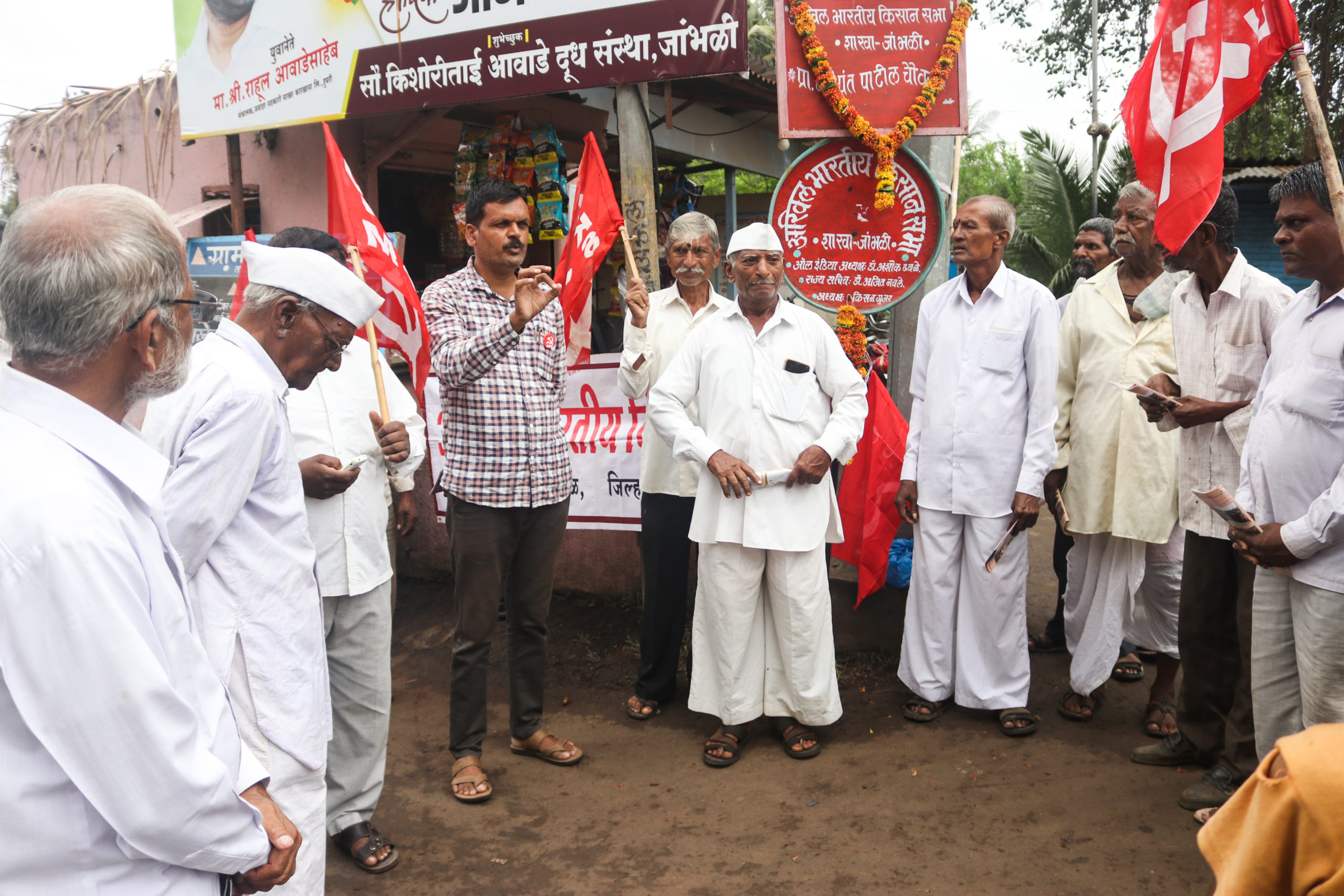 Lawyer Amol Naik (brown shirt) has been unionizing daily wage laborers and farmers in India's Maharashtra state to press for better policies that protect workers / credit: Sanket Jain