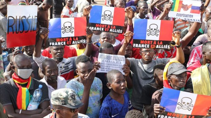 Malians protest France / credit: Anadolu Agency