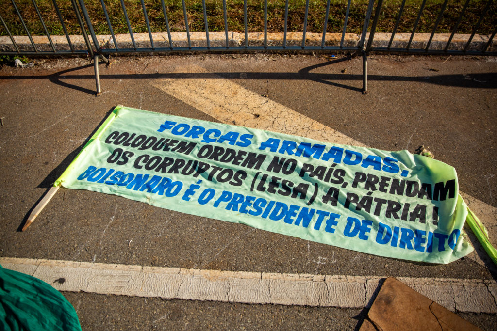 A banner was left behind in the area of the riots. It says: “Armed Forces, bring order to the country, arrest the corrupts of the country! Bolsonaro is the legitimate president." The Bolsonaristas did not accept Brazilian President Luiz Inácio "Lula" da Silva's victory in the October presidential election run-off and have called for former President Jair Bolsonaro to return to power. The former president, however, left for Florida two days before his successor's inauguration. Brazilian Minister of Justice and Public Security Anderson Torres, an ally of Bolsonaro, also was in Florida on the day of the attack. He was removed from his position for leaving the capital unprotected and for facilitating the entry of right-wingers into state buildings. Torres was arrested while re-entering the country. The former head of the Military Police of Brasilia, Fabio Augusto Vieira, is also in custody / credit: Antonio Cascio