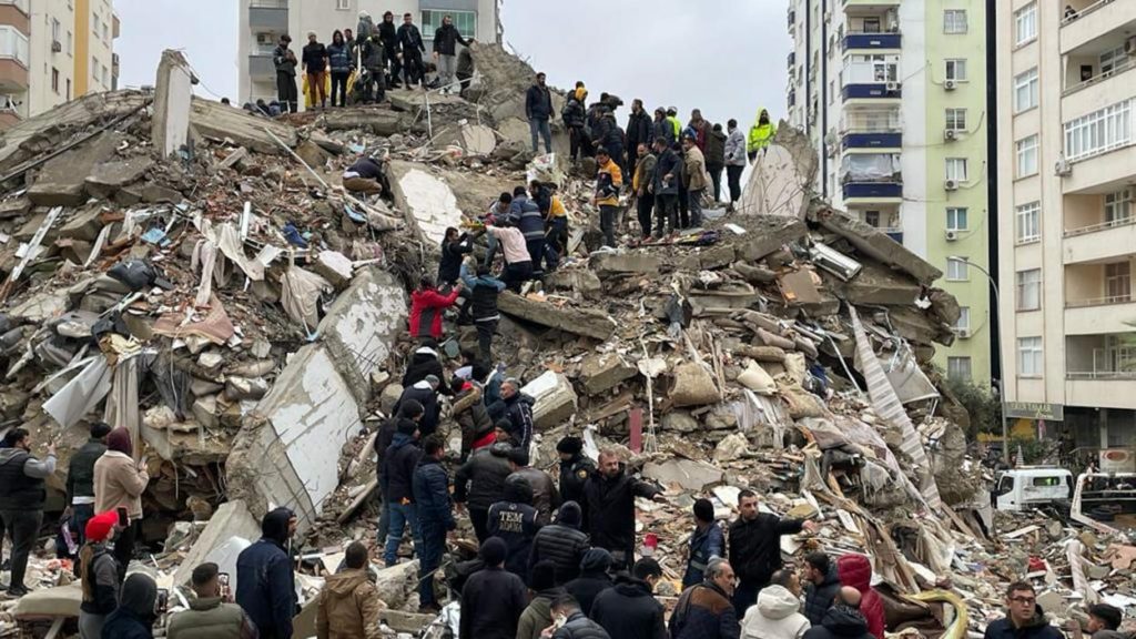 About 11,000 people have been estimated dead due to the impact of a 7.8 magnitude earthquake in Syria and Turkey / credit: Aaman News English