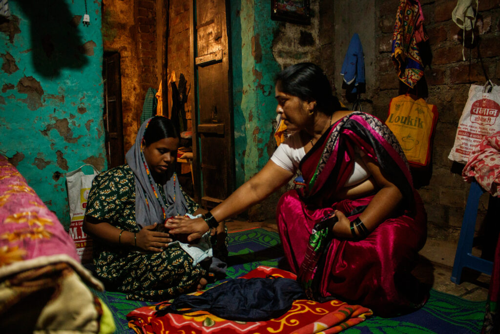 ASHA worker Ranjana Gavade frequently visits Hajukhan’s home to monitor the health of her children / credit: Sanket Jain 